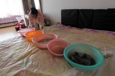 叶城楼上漏水，住户失联，小区没物管，业主维权难！律师来支招……